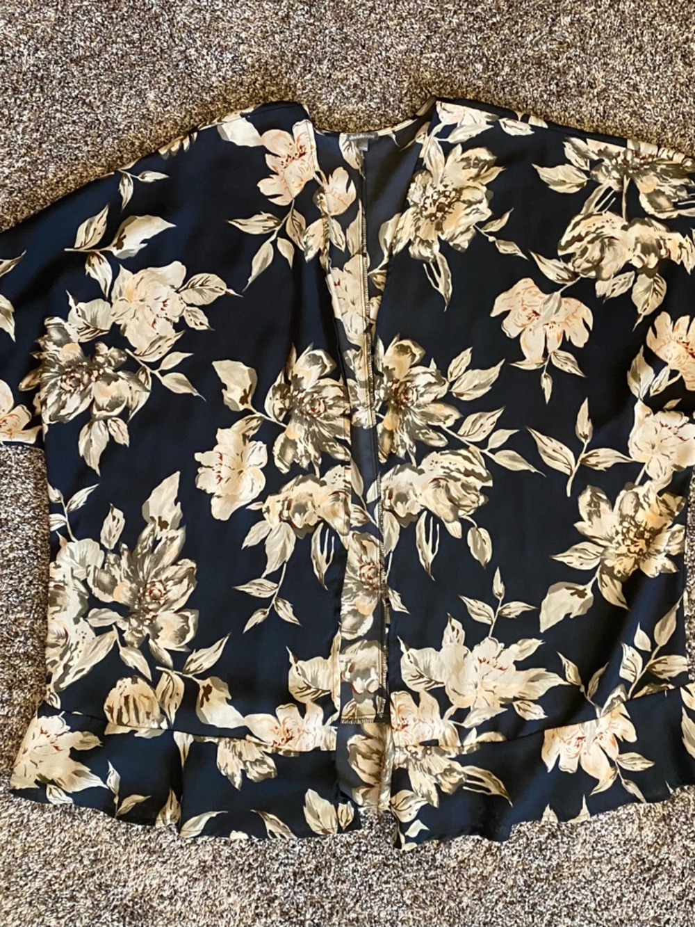 Open front floral cardigan/kimono. Women’s XL